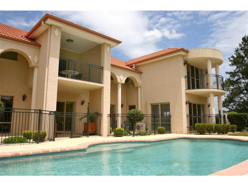 33 Bollard Circuit, Clear Island Waters QLD 4226