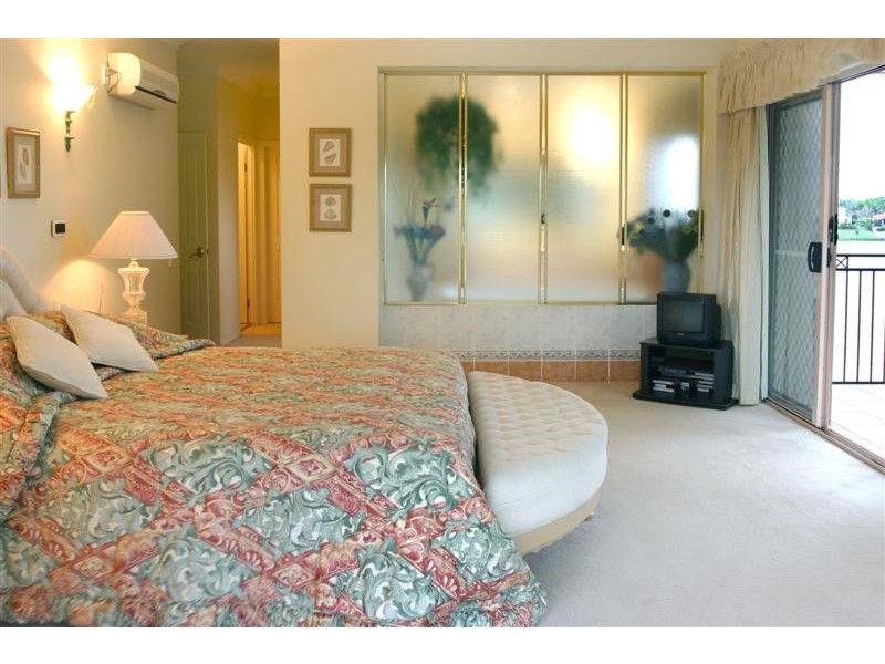 33 Bollard Circuit, Clear Island Waters QLD 4226