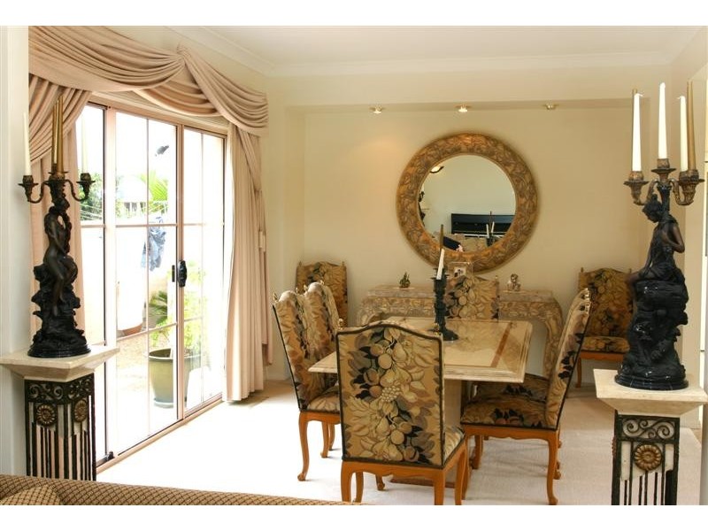 33 Bollard Circuit, Clear Island Waters QLD 4226