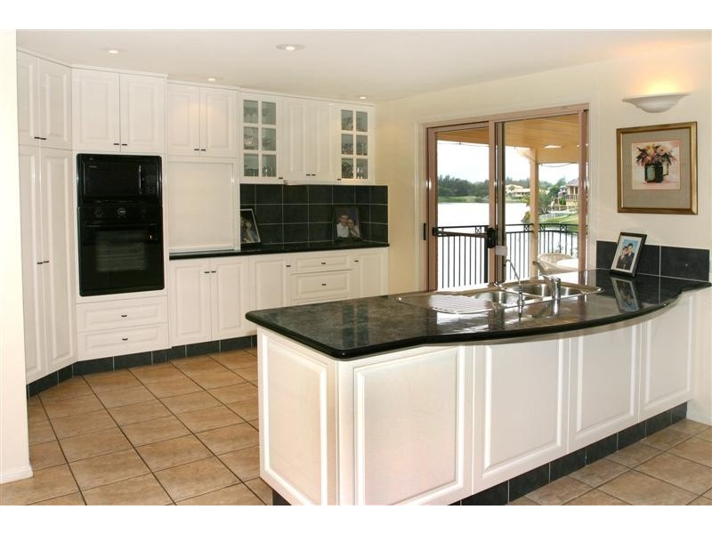 33 Bollard Circuit, Clear Island Waters QLD 4226