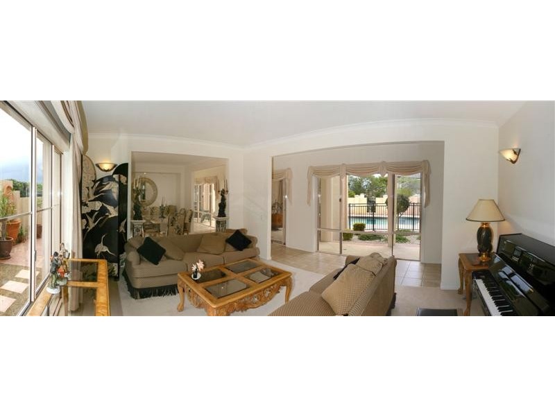 33 Bollard Circuit, Clear Island Waters QLD 4226