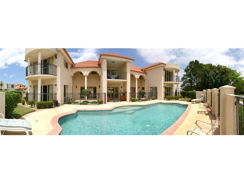 33 Bollard Circuit, Clear Island Waters QLD 4226