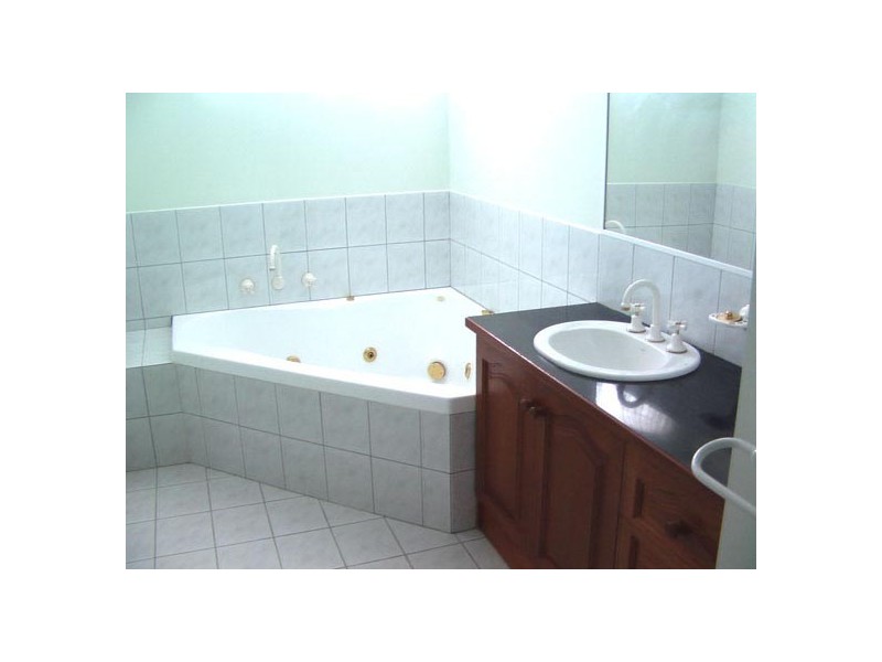 34 Golden Way, Hillside VIC 3037
