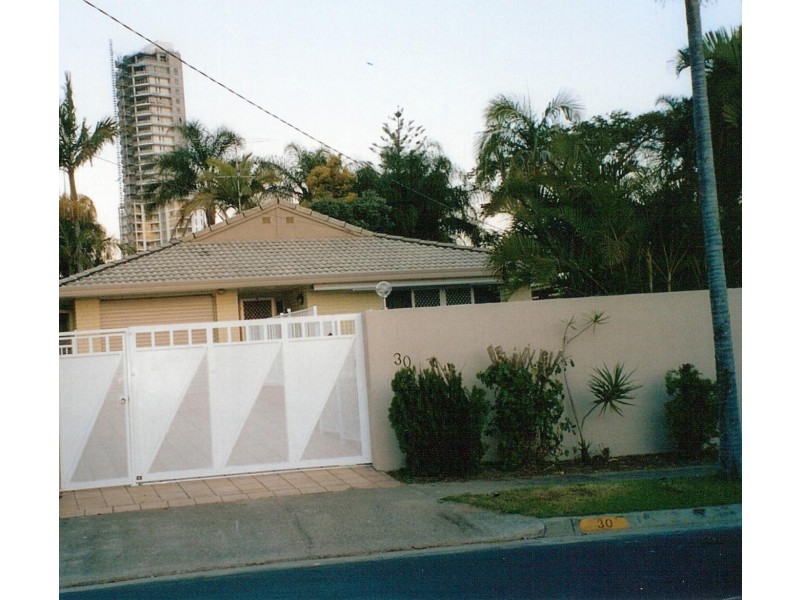 30 Brindisi Avenue, Isle Of Capri QLD 4217