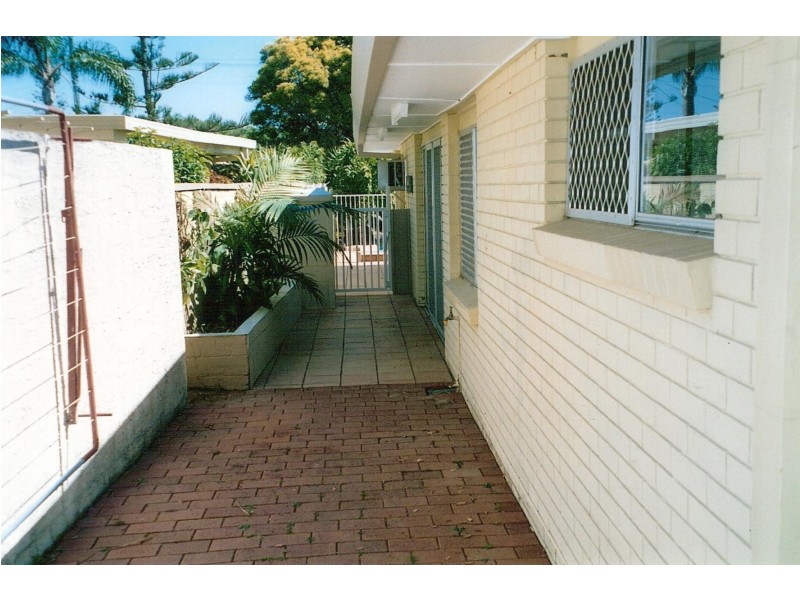 30 Brindisi Avenue, Isle Of Capri QLD 4217