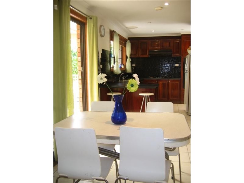 18 Pollywoodside Drive, Altona Meadows VIC 3028