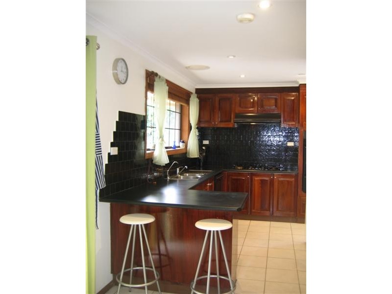 18 Pollywoodside Drive, Altona Meadows VIC 3028