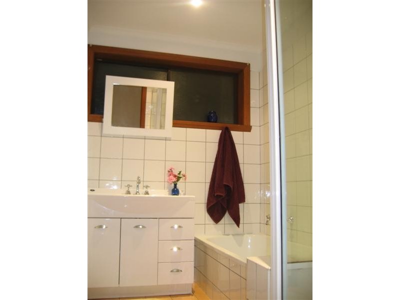 18 Pollywoodside Drive, Altona Meadows VIC 3028