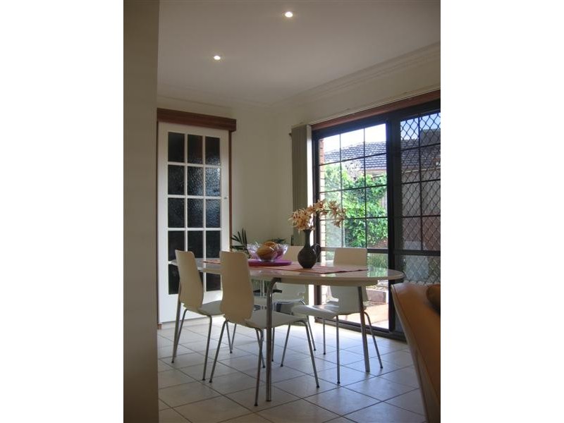 18 Pollywoodside Drive, Altona Meadows VIC 3028