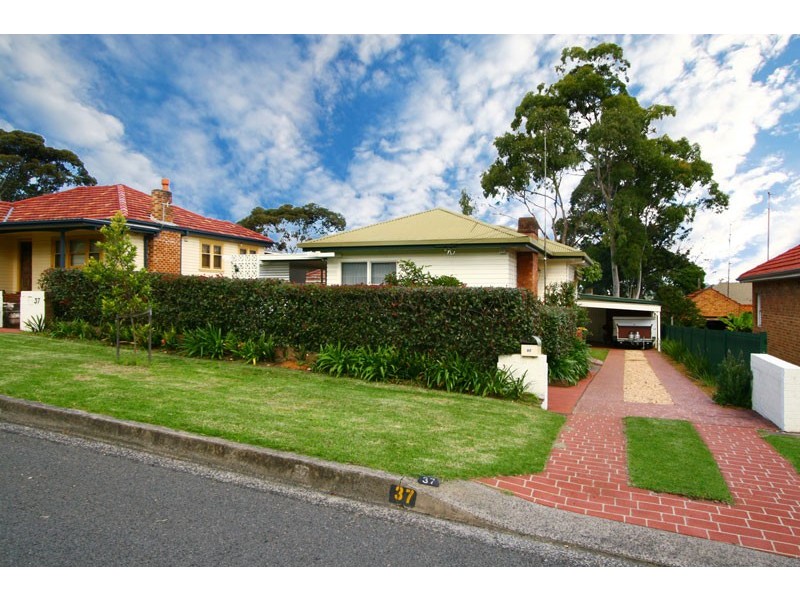 37 Byrarong Avenue, Mangerton NSW 2500