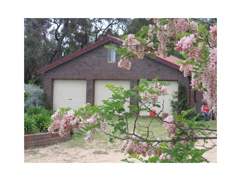 50A  Earlston Circuit, Cranbourne VIC 3977