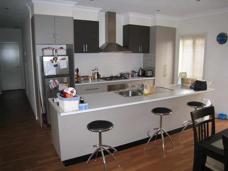 2/76 Charter Road West, Sunbury VIC 3429