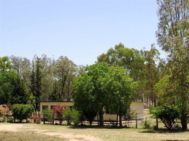 83 River Road, Sapphire QLD 4702