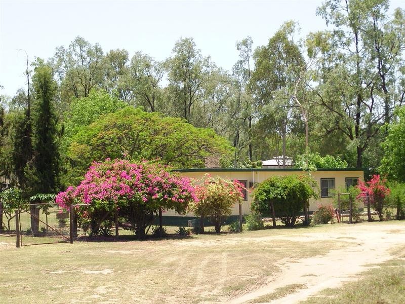 83 River Road, Sapphire QLD 4702