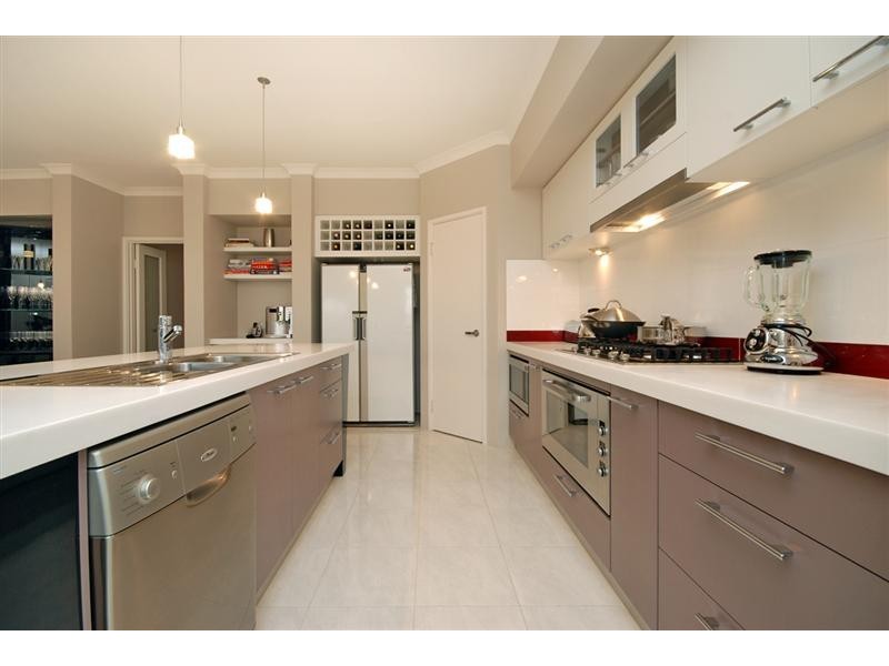 8 Regal Way, Madeley WA 6065
