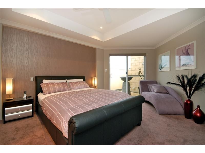 8 Regal Way, Madeley WA 6065