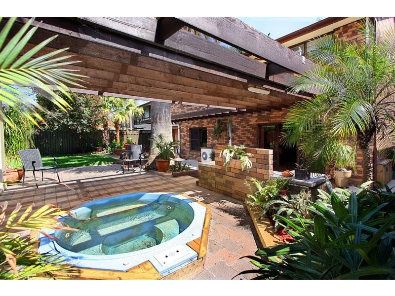 32 Andrew Thompson Drive, Mcgraths Hill NSW 2756