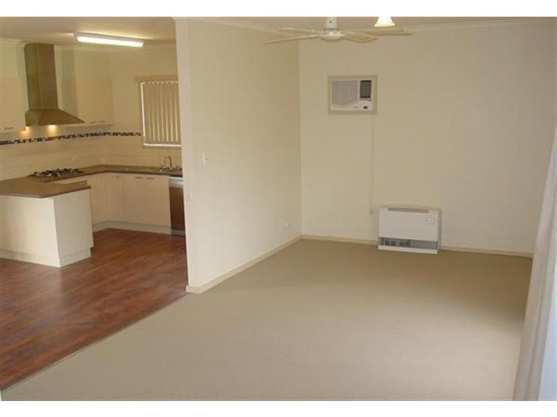 25 Graham Street, Kangaroo Flat VIC 3555