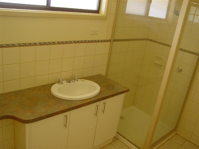 25 Graham Street, Kangaroo Flat VIC 3555