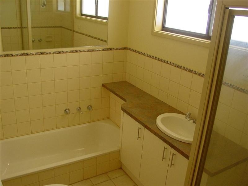 25 Graham Street, Kangaroo Flat VIC 3555