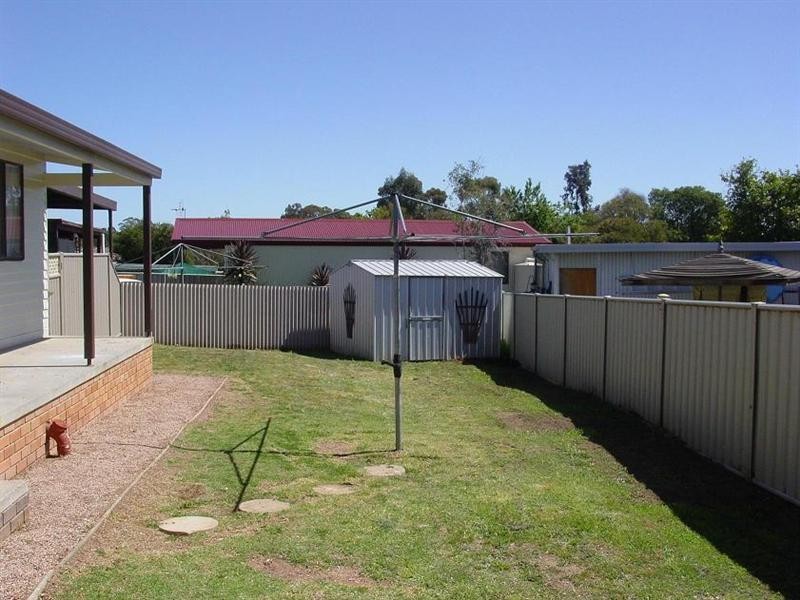 25 Graham Street, Kangaroo Flat VIC 3555