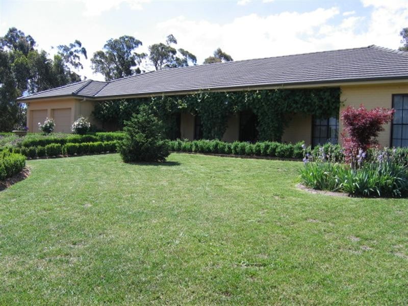 48 Highland Drive, Bowral NSW 2576