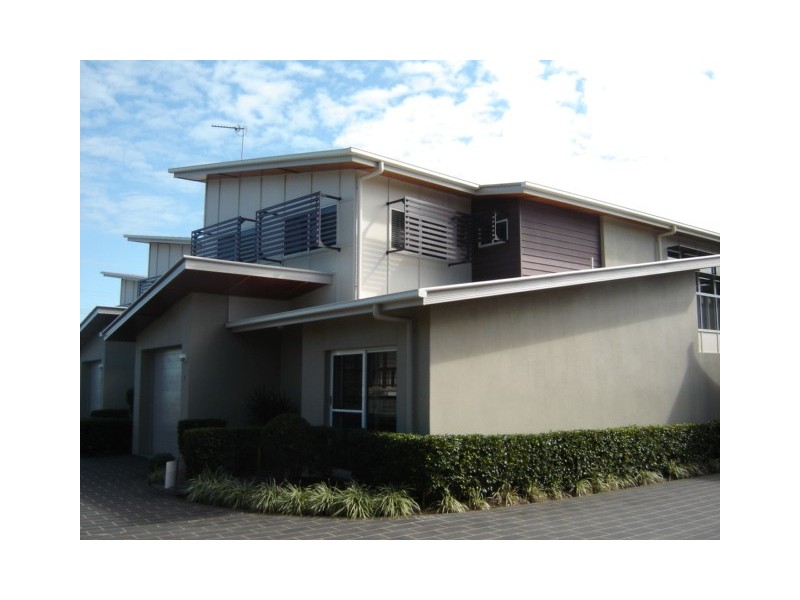 3/8 Hervey Street, Hervey Bay QLD 4655