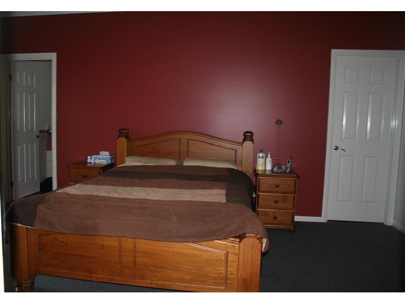 11 Huxley Court, Pacific Pines QLD 4211