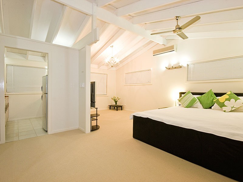 19 Teague Street, Indooroopilly QLD 4068