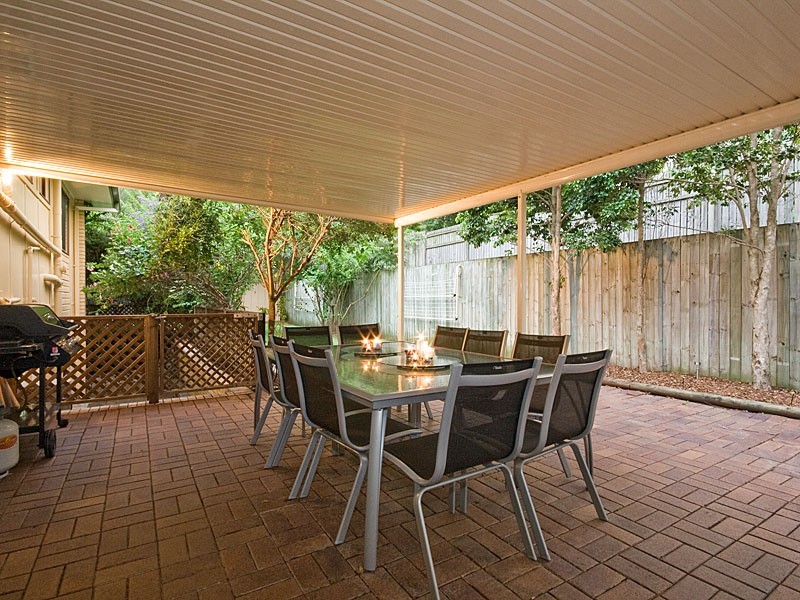 19 Teague Street, Indooroopilly QLD 4068