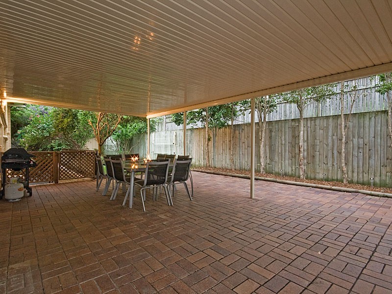 19 Teague Street, Indooroopilly QLD 4068