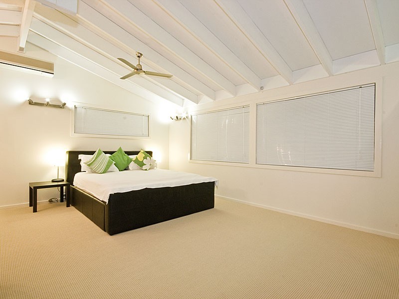 19 Teague Street, Indooroopilly QLD 4068