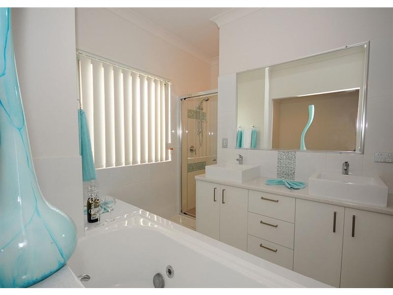 144 Truro Street, Urangan QLD 4655