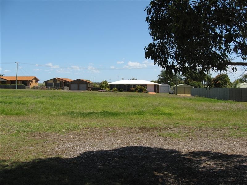 2 Dickinson Street, Burnett Heads QLD 4670