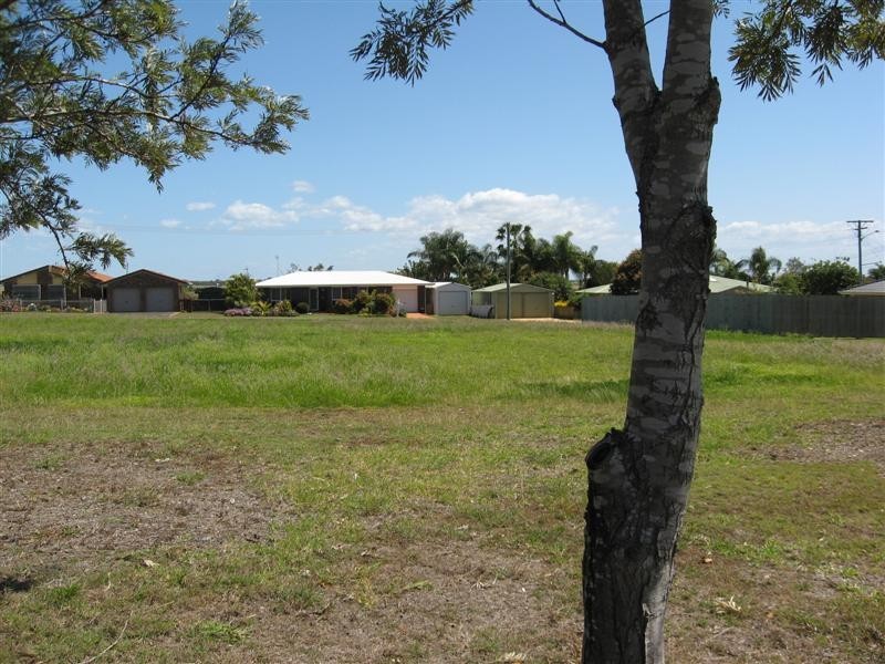 2 Dickinson Street, Burnett Heads QLD 4670