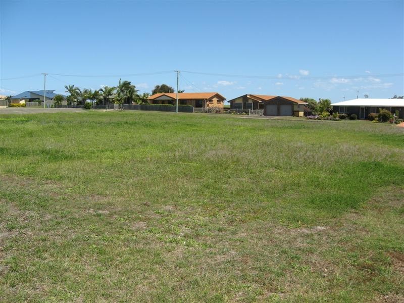 2 Dickinson Street, Burnett Heads QLD 4670