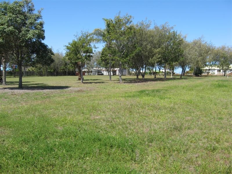 2 Dickinson Street, Burnett Heads QLD 4670