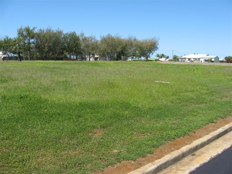 2 Dickinson Street, Burnett Heads QLD 4670