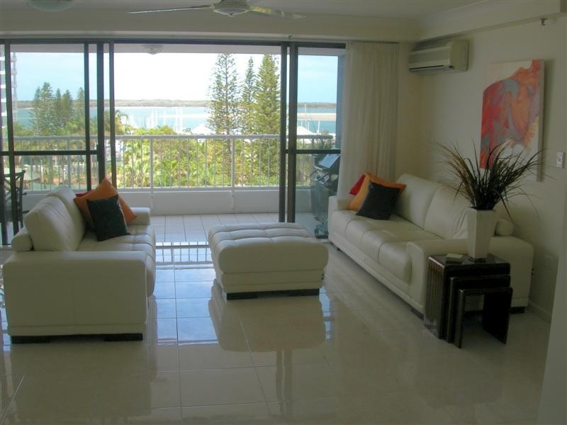 17/21 Bayview Street, Runaway Bay QLD 4216