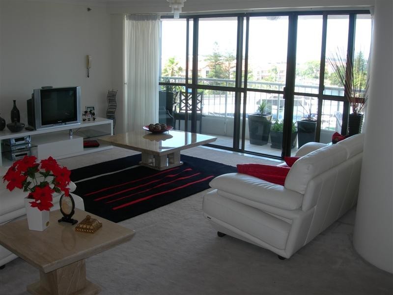 17/21 Bayview Street, Runaway Bay QLD 4216