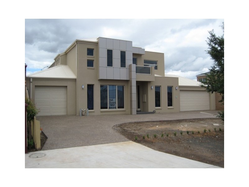 14 Shearwater Court, Taylors Hill VIC 3037
