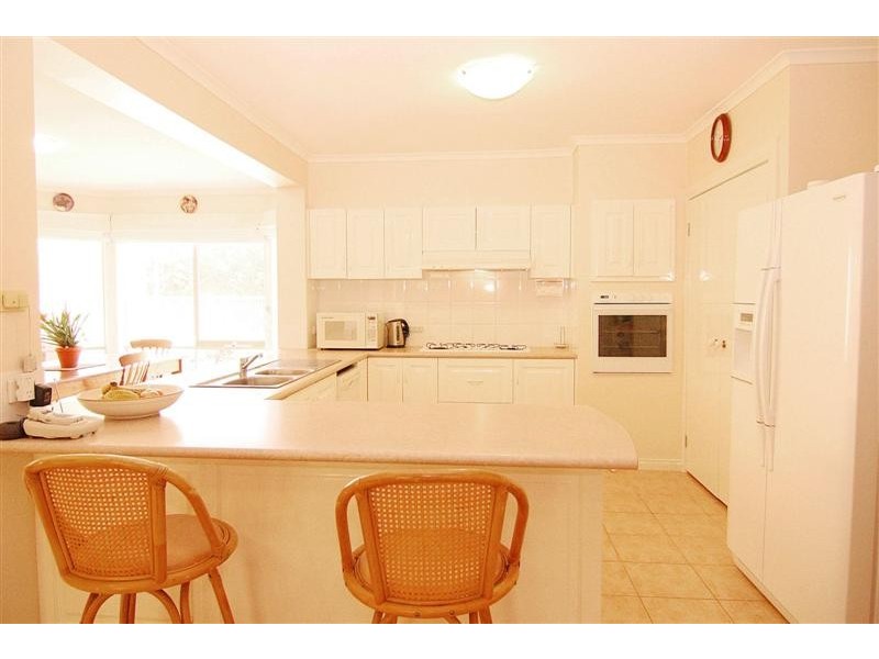 12 Dunscombe Close, Rowville VIC 3178
