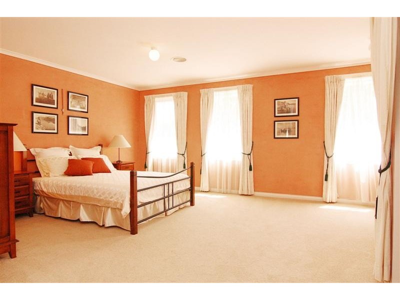 12 Dunscombe Close, Rowville VIC 3178