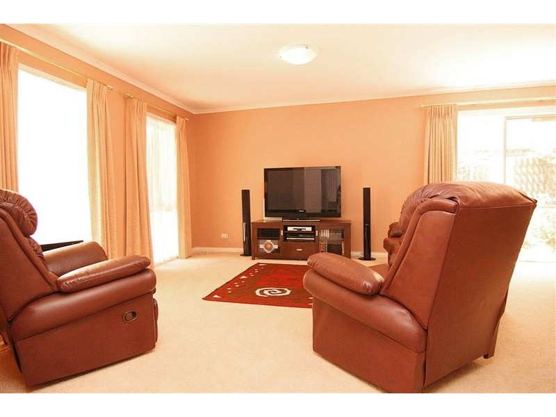 12 Dunscombe Close, Rowville VIC 3178