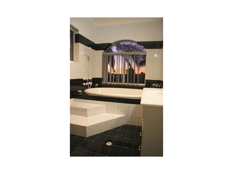 6 Solander Road, Hillarys WA 6025