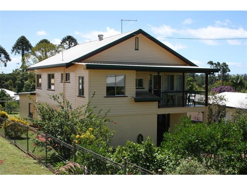 17 Monash Avenue, Malanda QLD 4885