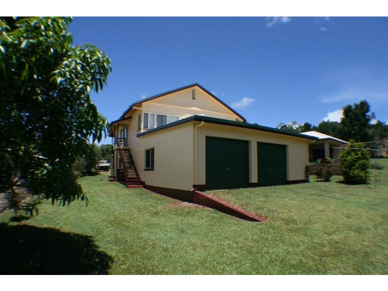 17 Monash Avenue, Malanda QLD 4885