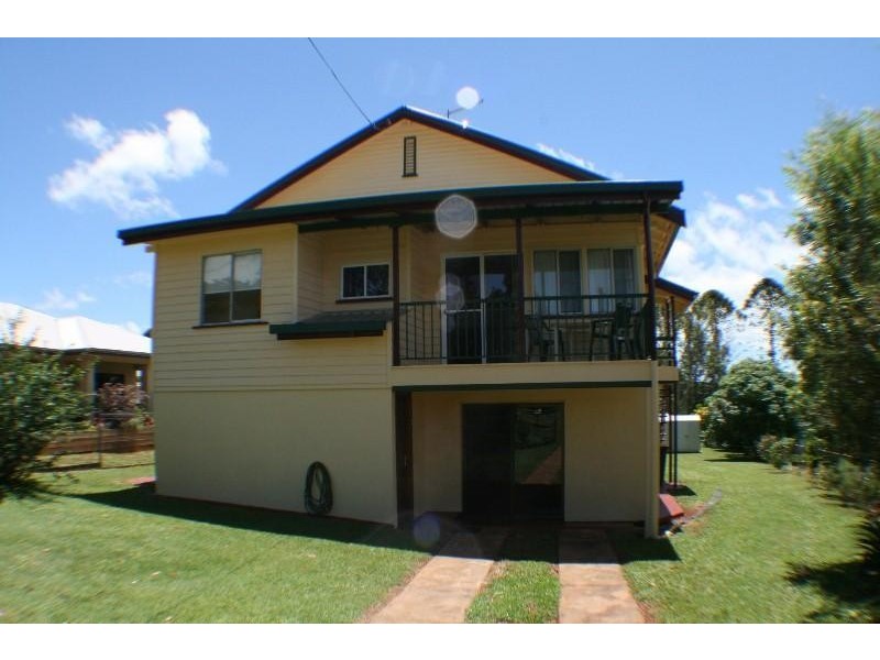 17 Monash Avenue, Malanda QLD 4885