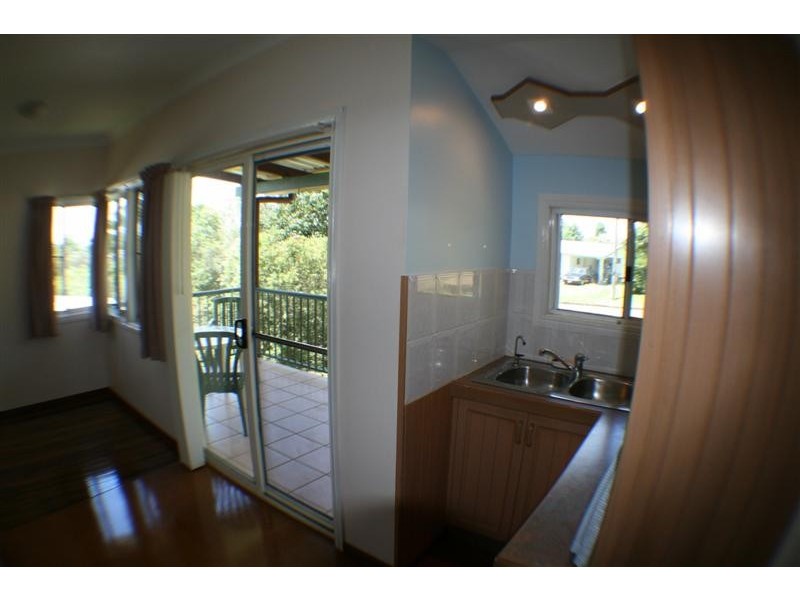 17 Monash Avenue, Malanda QLD 4885