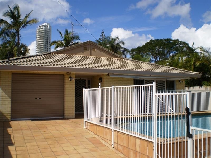 30 Brindisi Avenue, Isle Of Capri QLD 4217